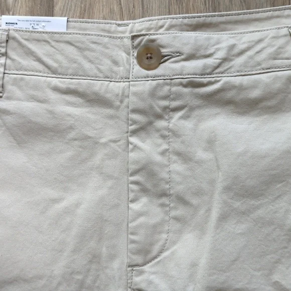 NWT Women's Size 16 Mid Rise Shorts by Croft and Barrow - Picture 2 of 7